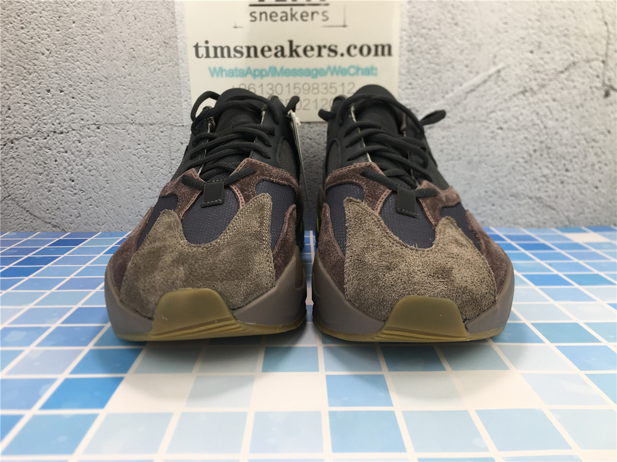 Yeezy Boost 700 Mauve EE9614